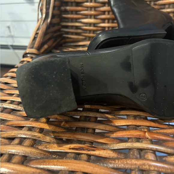 Amanda Smith Black Leather Heeled Ankle Booties  in size 7. Great condition - Picture 12 of 16